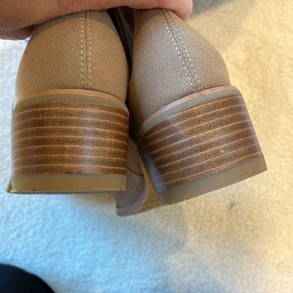 Tan Women’s Thigh High Boots. Suede. Size 6. Insole measures 9” - Picture 3 of 6